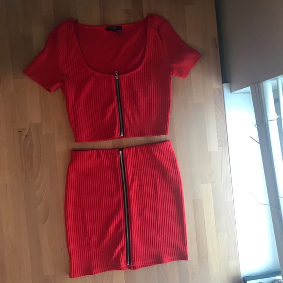 Brand New - 2 Piece Set - Skirt and matching Top - Picture 2 of 5